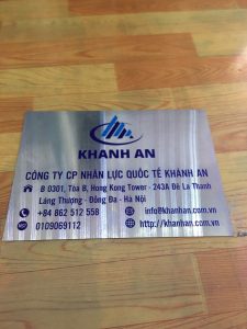 in UV trên biển công ty Inox hiện đại