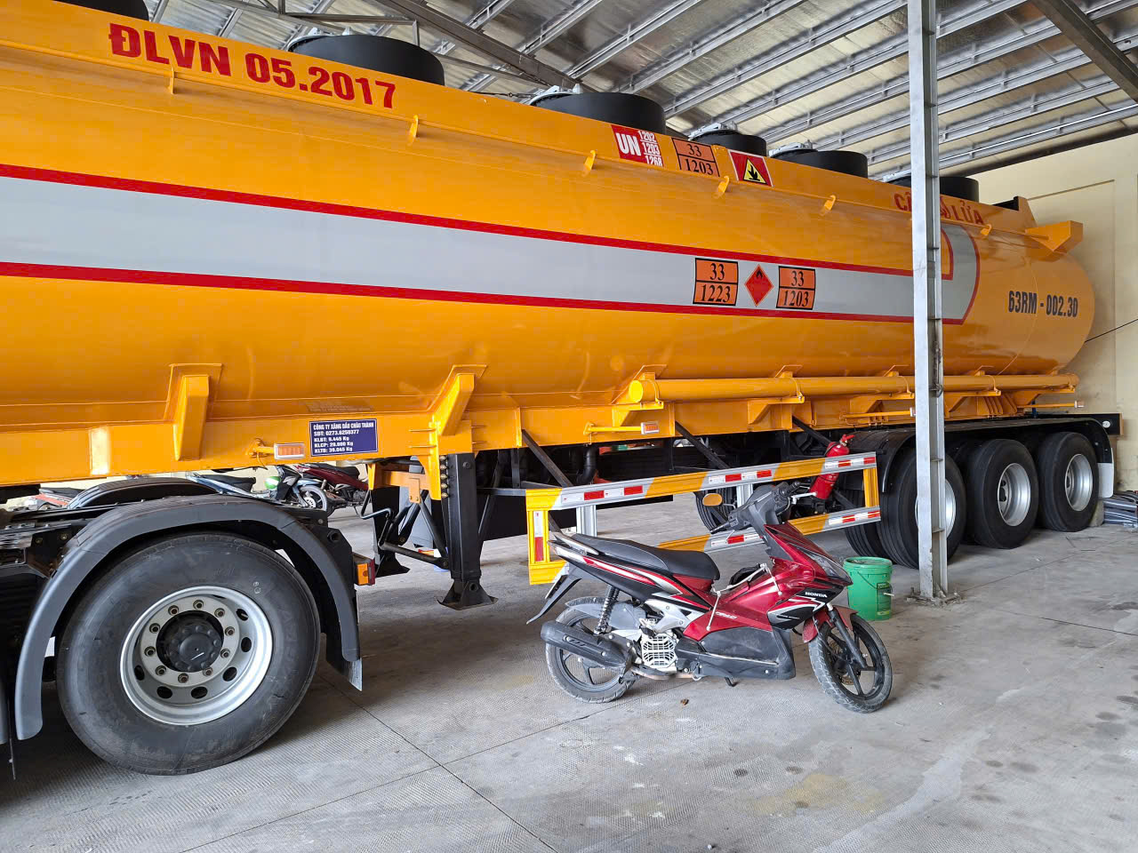 Trang trí dán decal xe TDDCX02